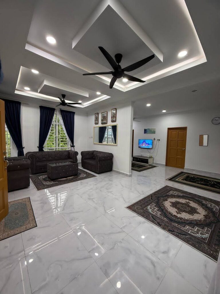 ZR HOME STAY Kg Padang To’la W1/38 Jln Telekom Malaysia 17000 Pasir Mas, Kelantan.